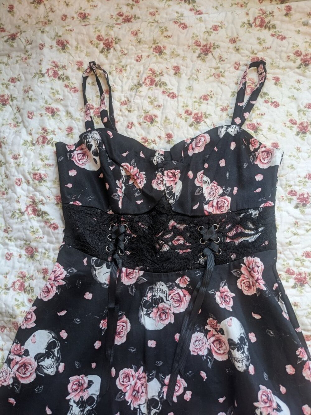 Skull rose dress - Picture 3 of 7
